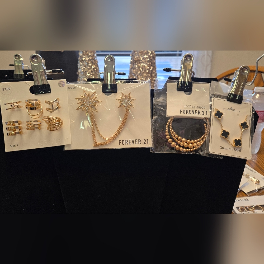 Forever 21 Fashion Jewlery. Rings, Bracelets And Brooch.